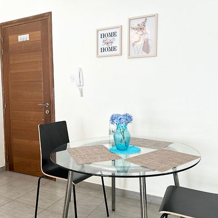 Sun Julz Apartments On The Beach Pafos Exterior foto