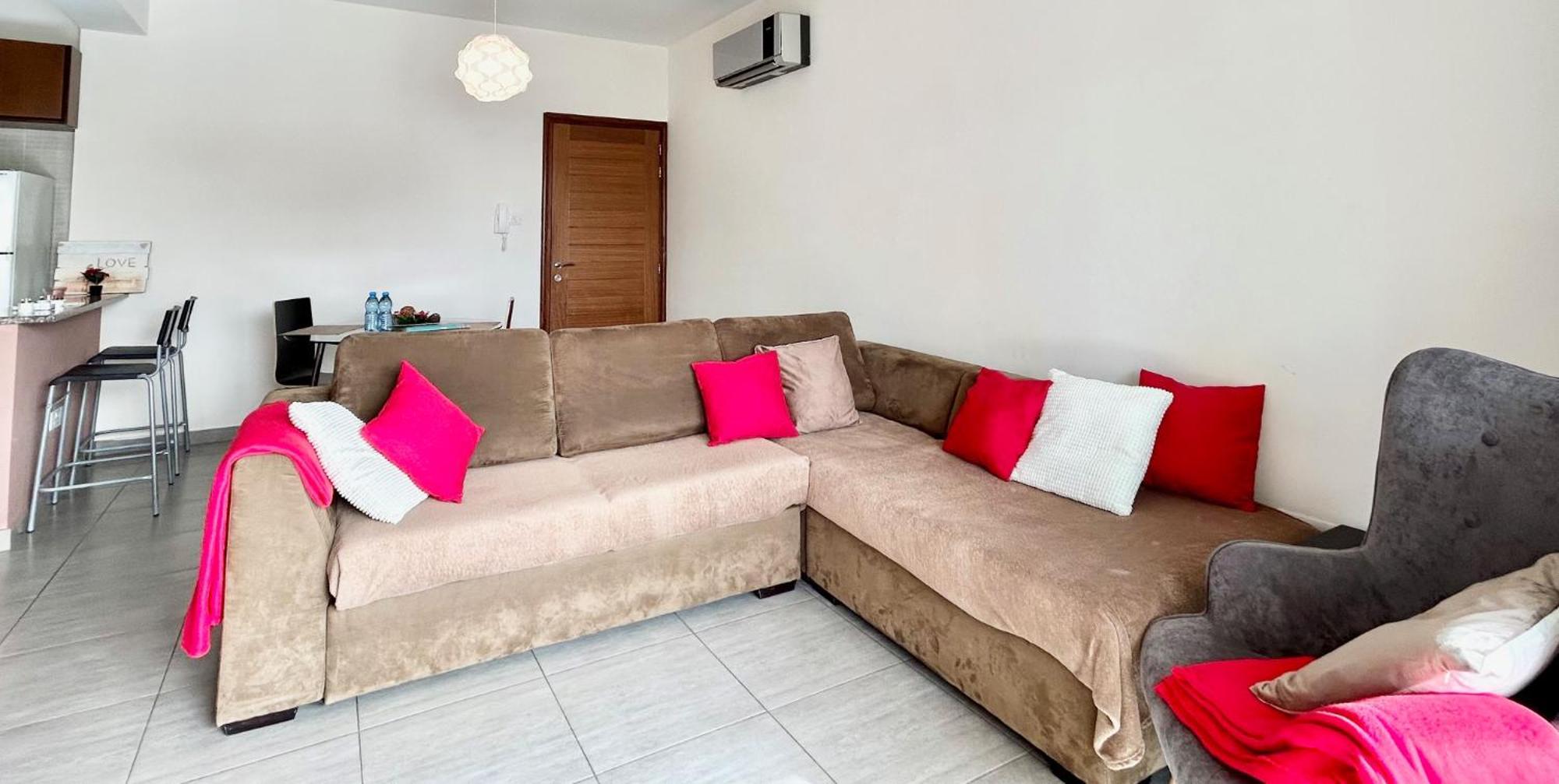 Sun Julz Apartments On The Beach Pafos Exterior foto