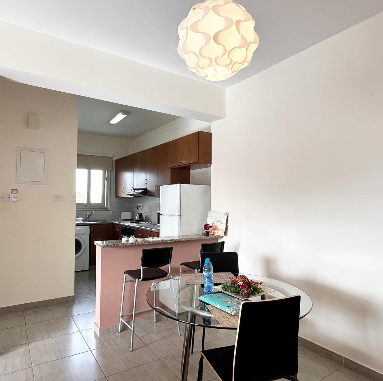 Sun Julz Apartments On The Beach Pafos Exterior foto