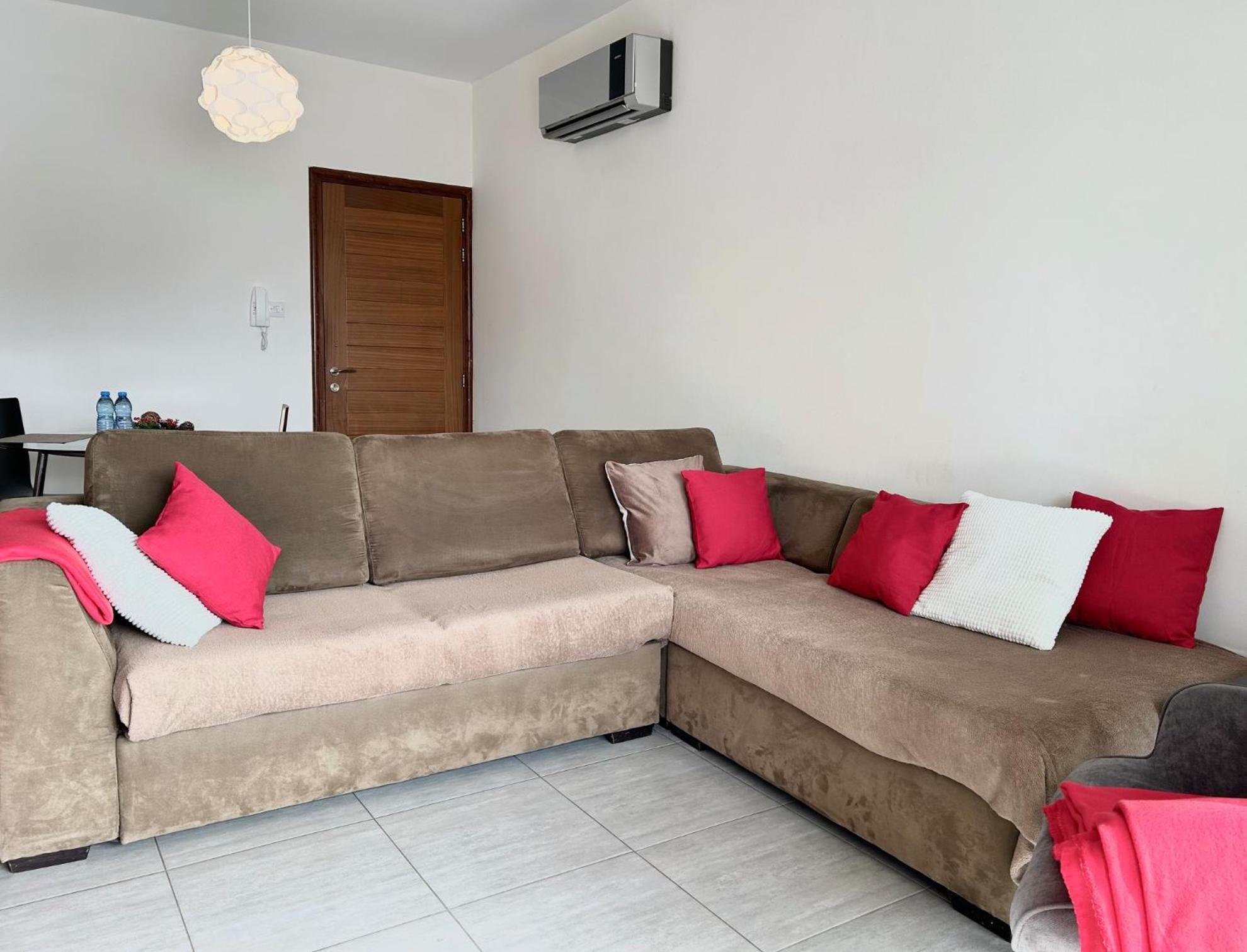 Sun Julz Apartments On The Beach Pafos Exterior foto