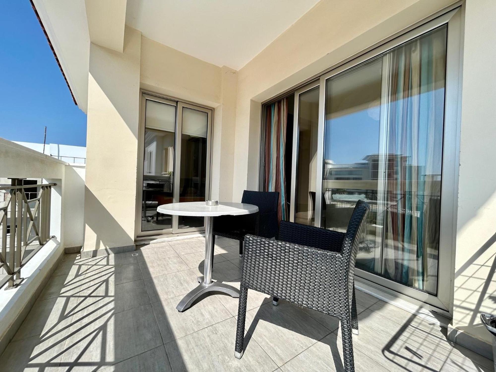 Sun Julz Apartments On The Beach Pafos Exterior foto