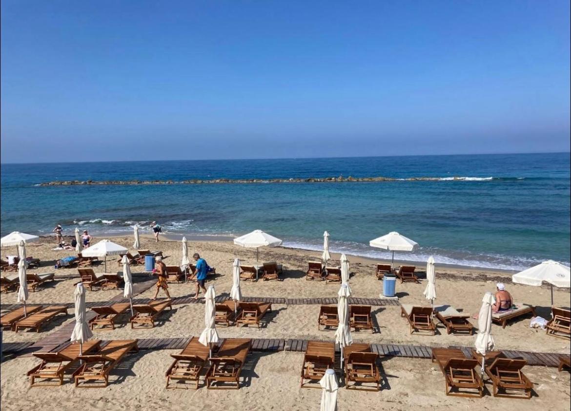 Sun Julz Apartments On The Beach Pafos Exterior foto