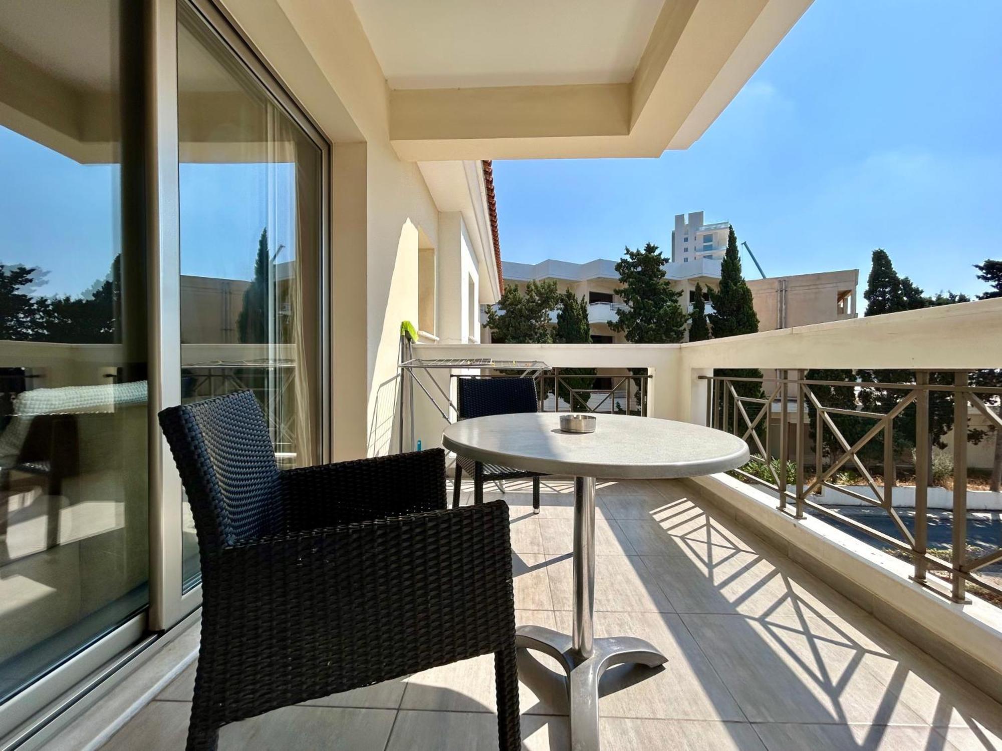 Sun Julz Apartments On The Beach Pafos Exterior foto