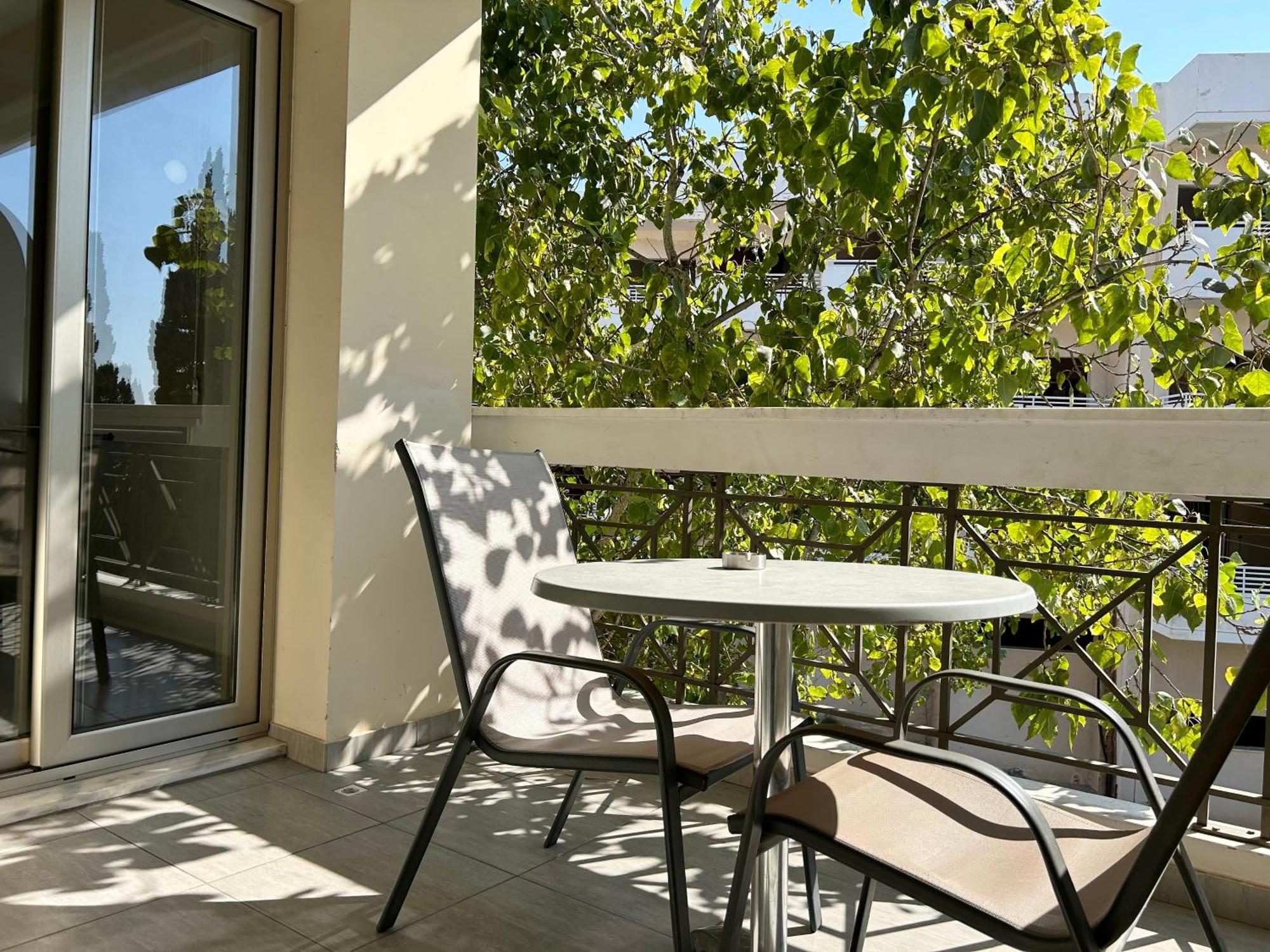 Sun Julz Apartments On The Beach Pafos Exterior foto