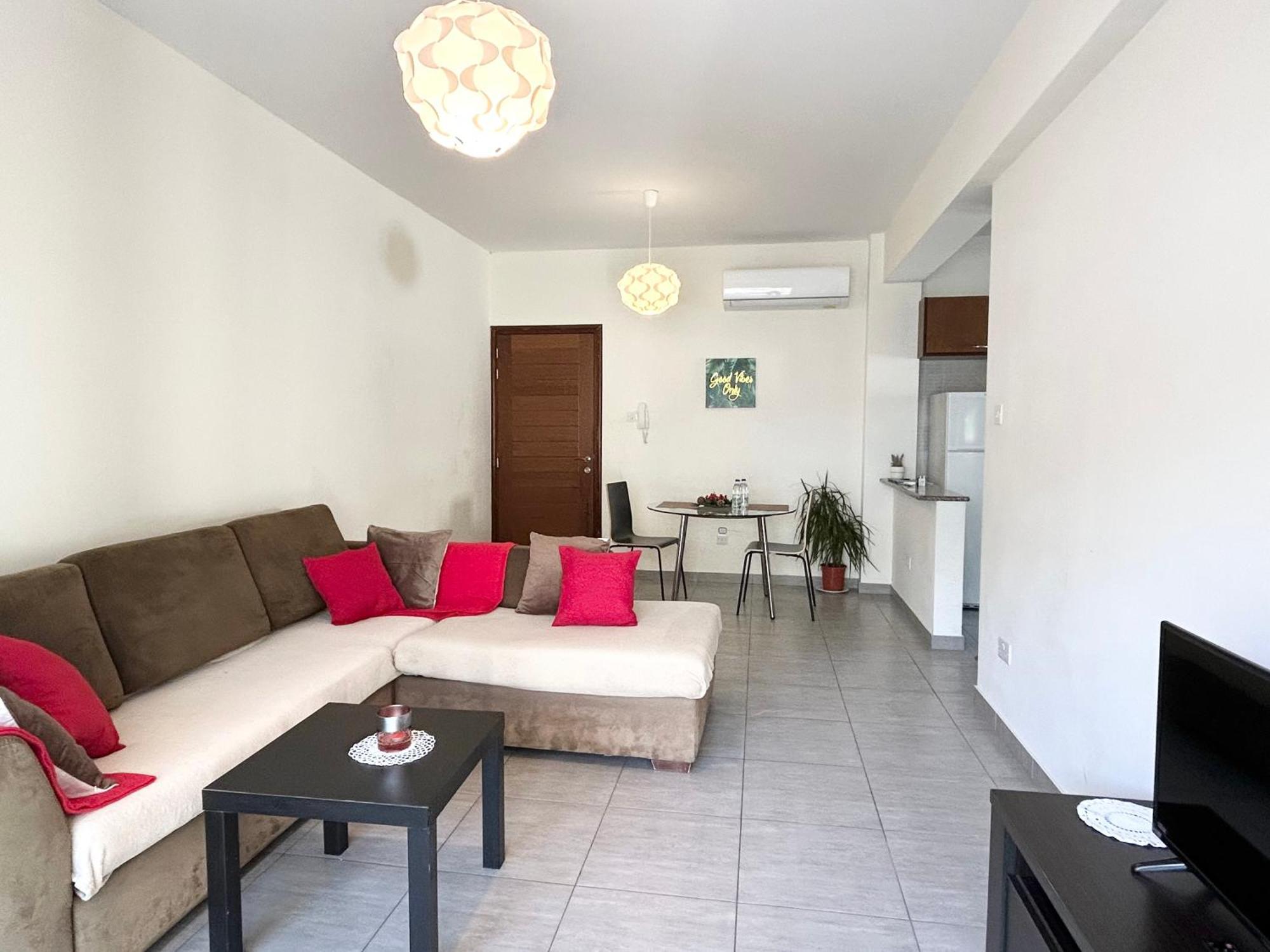 Sun Julz Apartments On The Beach Pafos Exterior foto