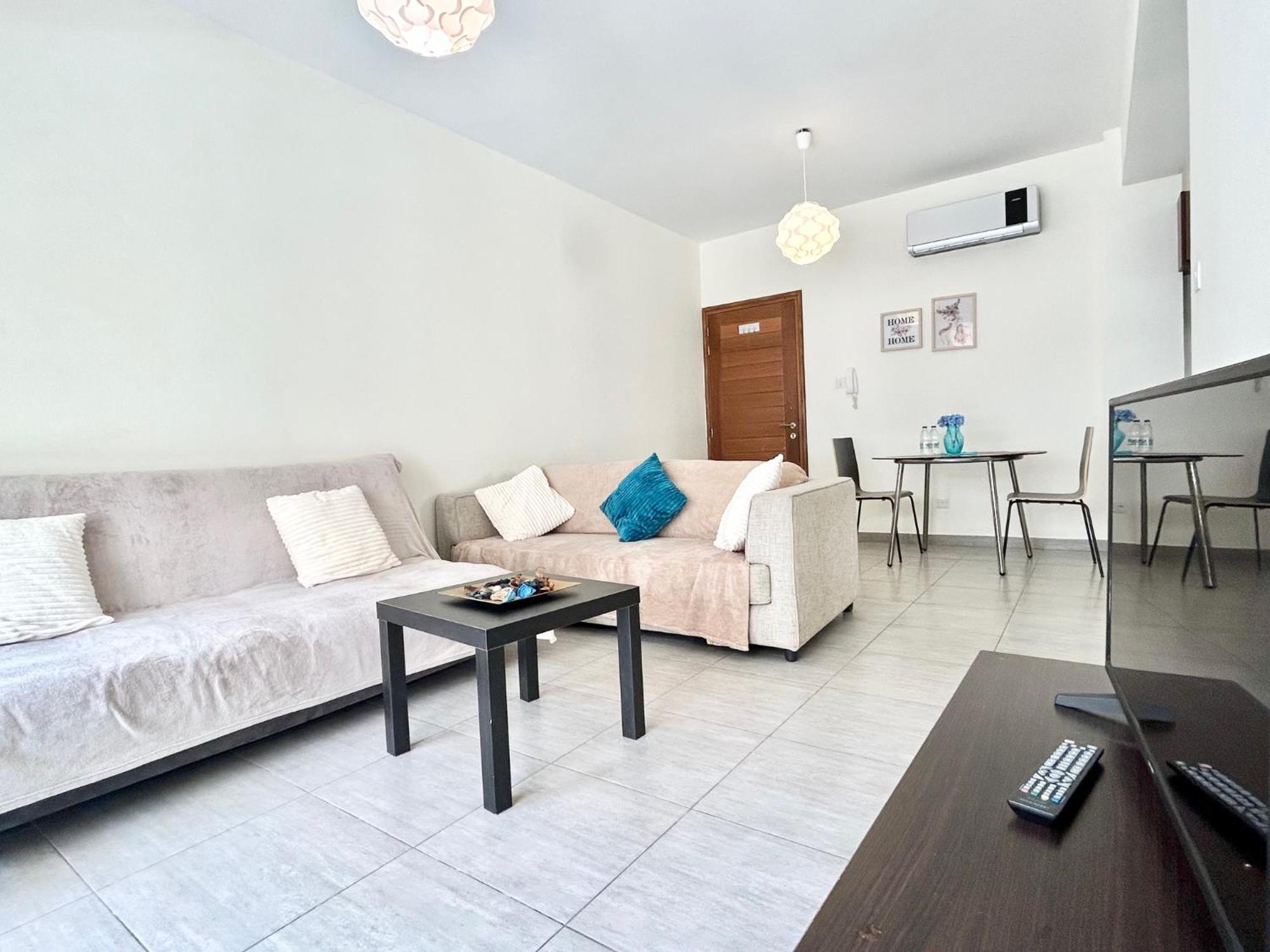 Sun Julz Apartments On The Beach Pafos Exterior foto