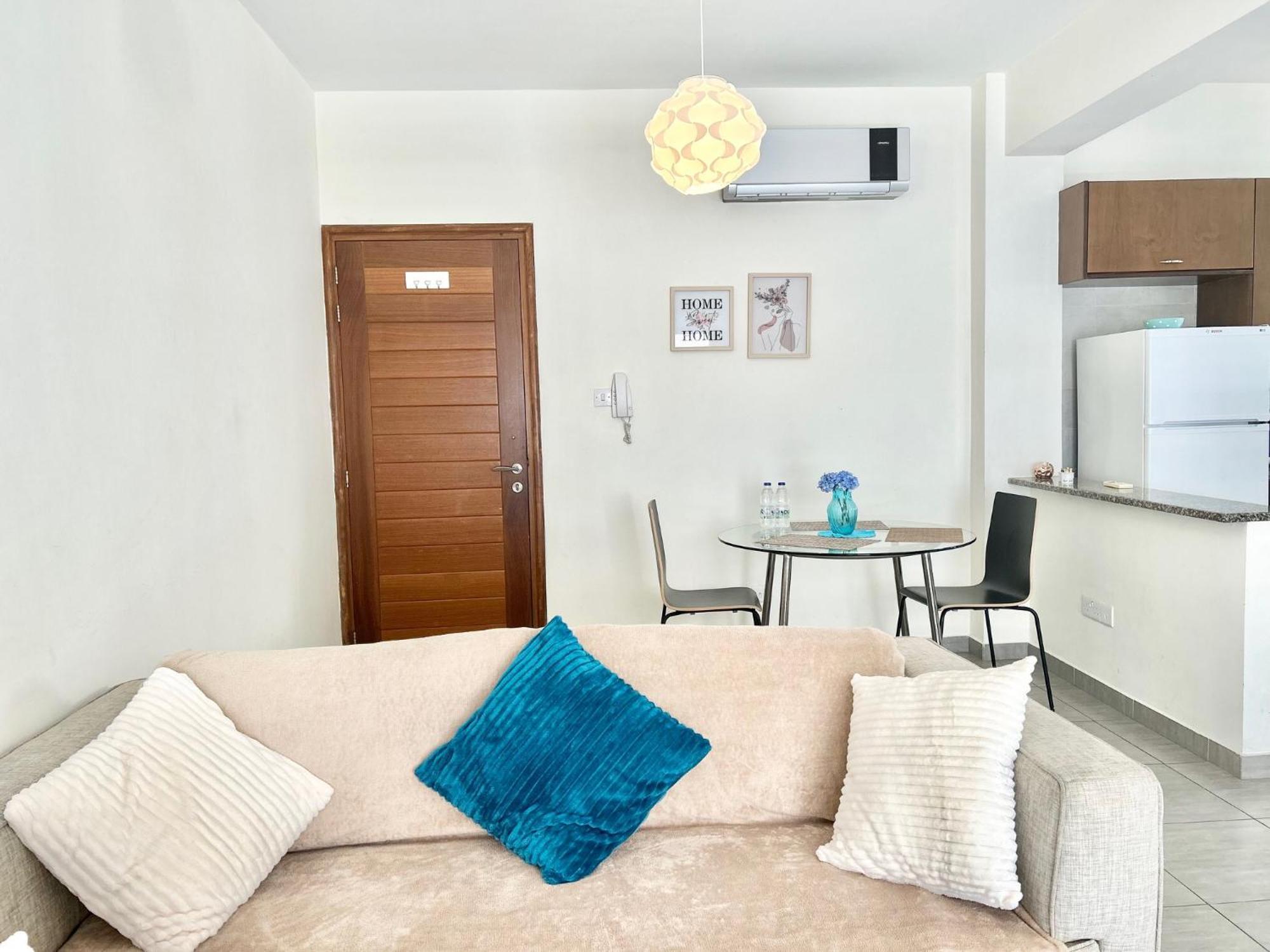 Sun Julz Apartments On The Beach Pafos Exterior foto