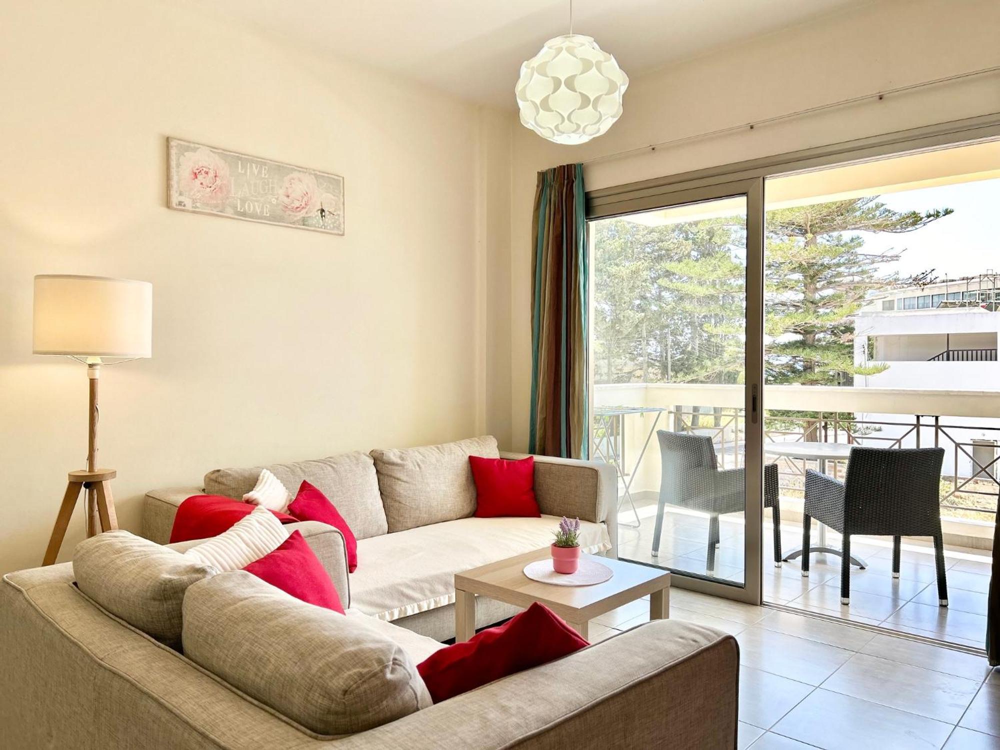 Sun Julz Apartments On The Beach Pafos Exterior foto