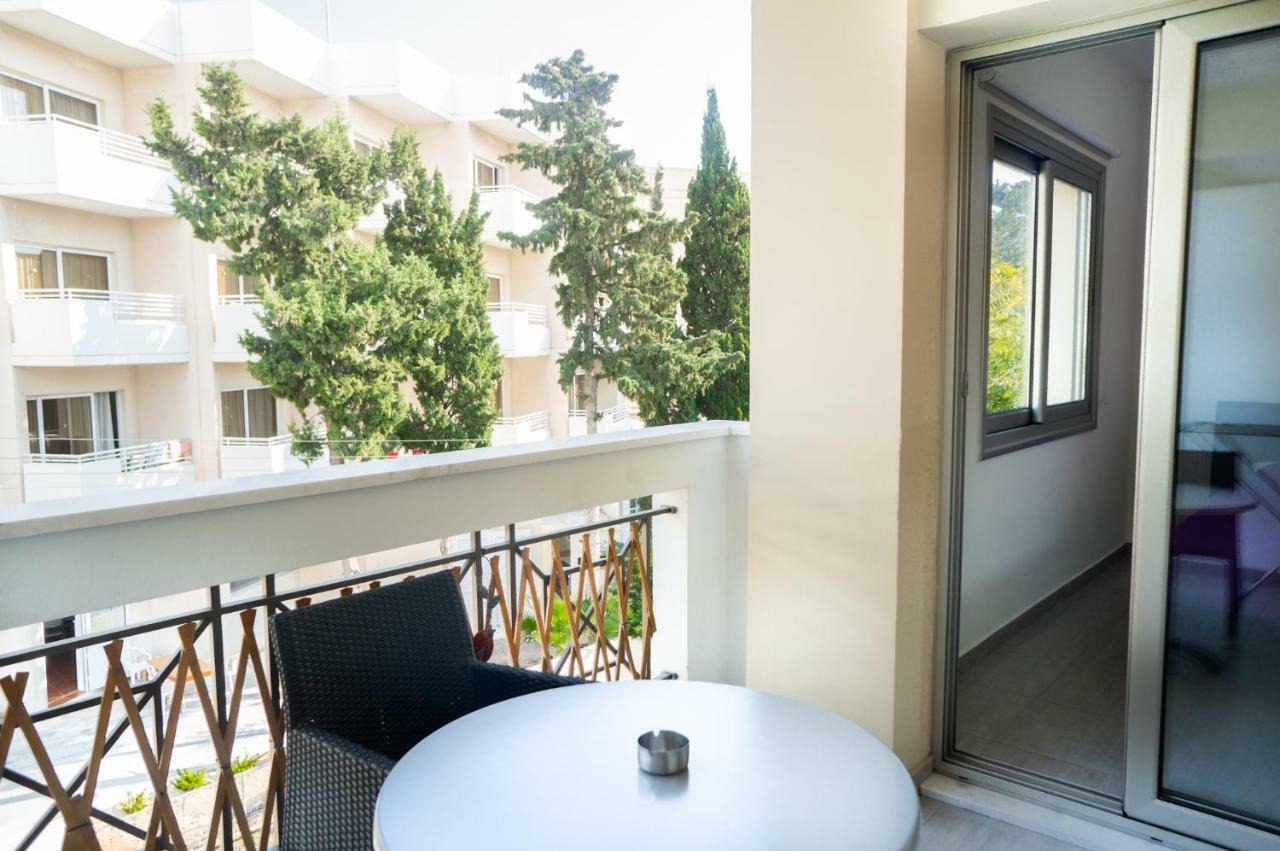 Sun Julz Apartments On The Beach Pafos Exterior foto
